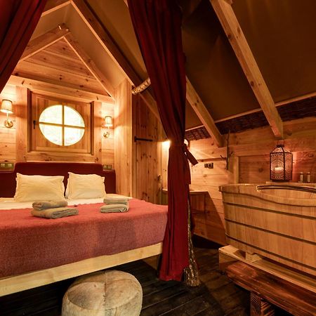Les Cabanes De Rensiwez Mabompre Exteriér fotografie